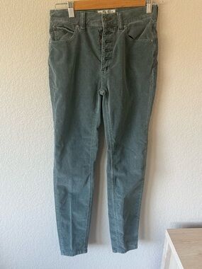 Bundle of two Women Sz 25 Jeans - Free People Corduroy and Chelsea & Violet